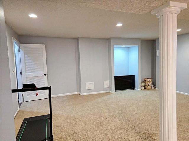 15880 S Bradley Drive, Olathe, KS 66062