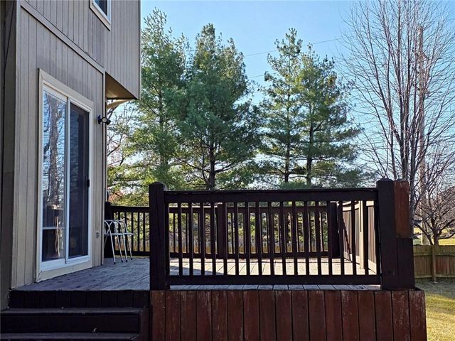 15880 S Bradley Drive, Olathe, KS 66062