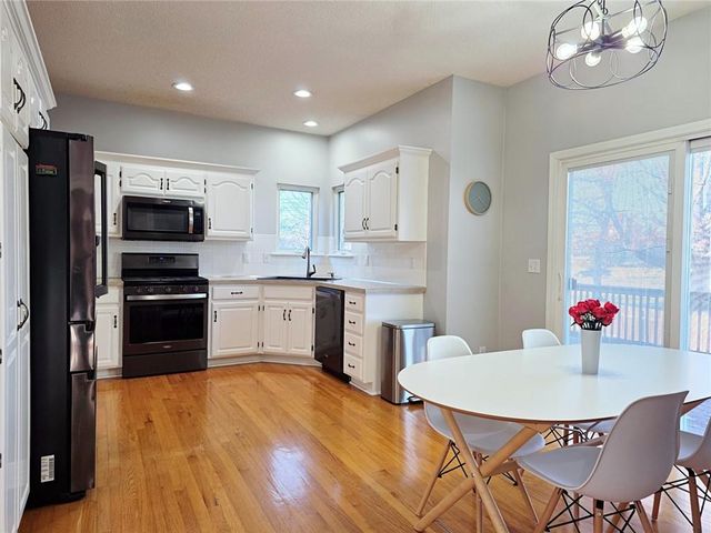 15880 S Bradley Drive, Olathe, KS 66062