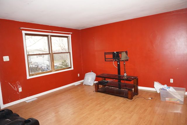 504 Robyn Road, Valparaiso, IN 46385