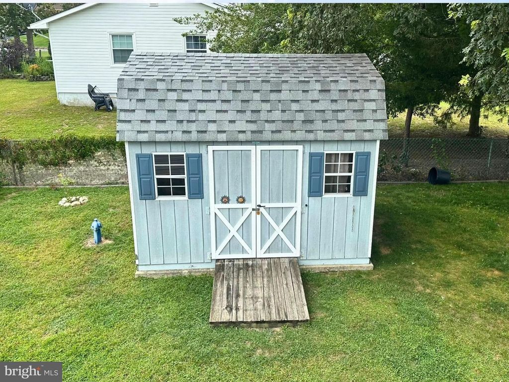 222 LIGHTHOUSE DR, Manahawkin, NJ 08050