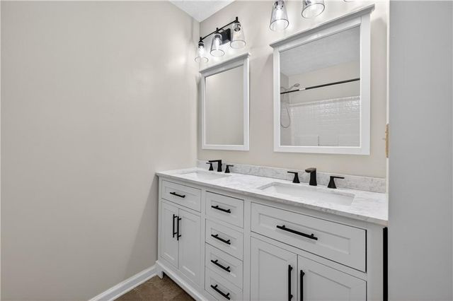 5135 Hillcrest Glenn Drive, Sugar Hill, GA 30518
