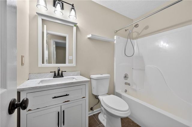 5135 Hillcrest Glenn Drive, Sugar Hill, GA 30518