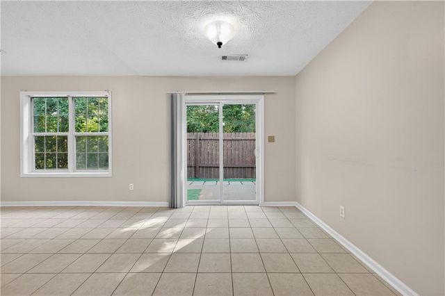 5135 Hillcrest Glenn Drive, Sugar Hill, GA 30518