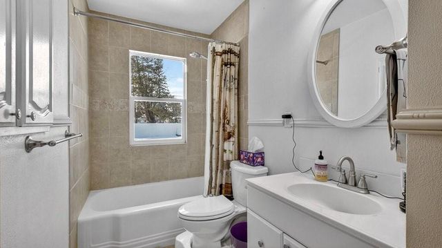 109 W Polk Avenue, Eau Claire, WI 54701