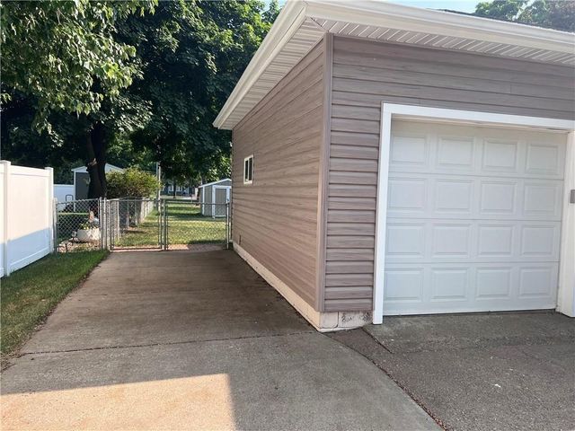 109 W Polk Avenue, Eau Claire, WI 54701