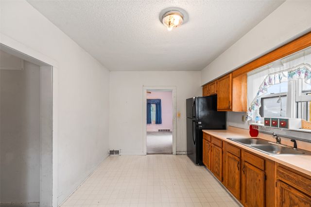 2420 E 37th Court, Des Moines, IA 50317