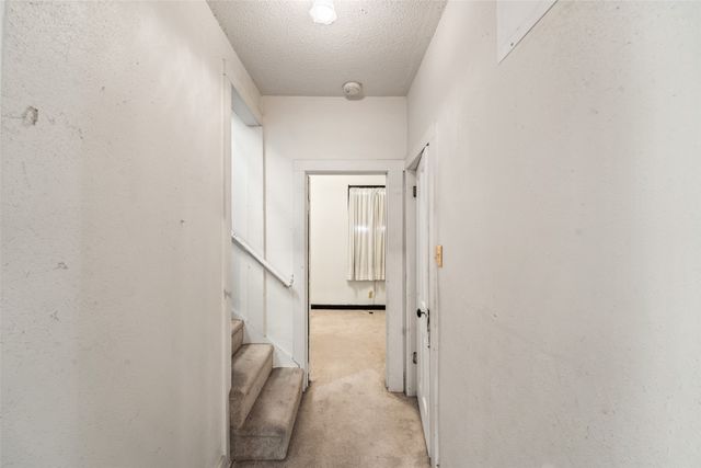 2420 E 37th Court, Des Moines, IA 50317