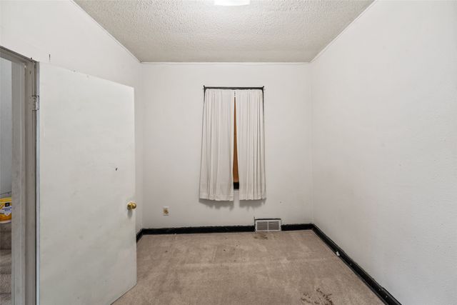 2420 E 37th Court, Des Moines, IA 50317