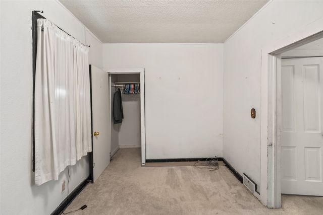 2420 E 37th Court, Des Moines, IA 50317