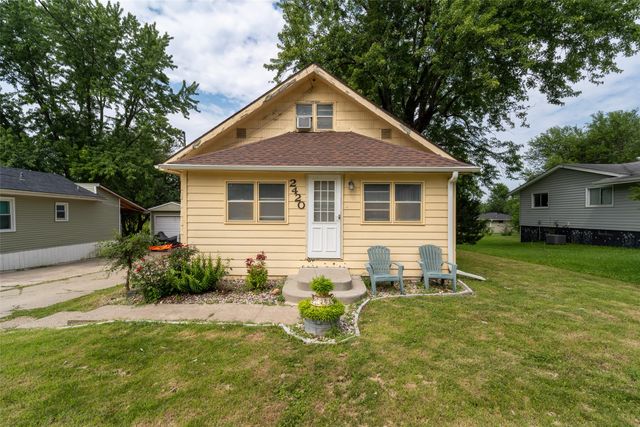 2420 E 37th Court, Des Moines, IA 50317