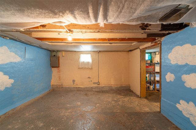 2420 E 37th Court, Des Moines, IA 50317