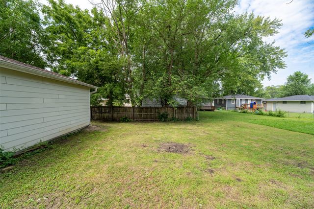 2420 E 37th Court, Des Moines, IA 50317