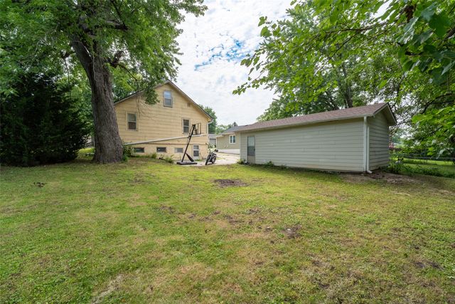2420 E 37th Court, Des Moines, IA 50317