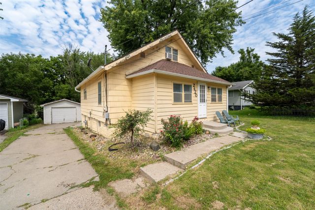 2420 E 37th Court, Des Moines, IA 50317