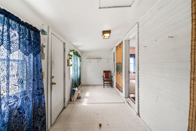 2420 E 37th Court, Des Moines, IA 50317