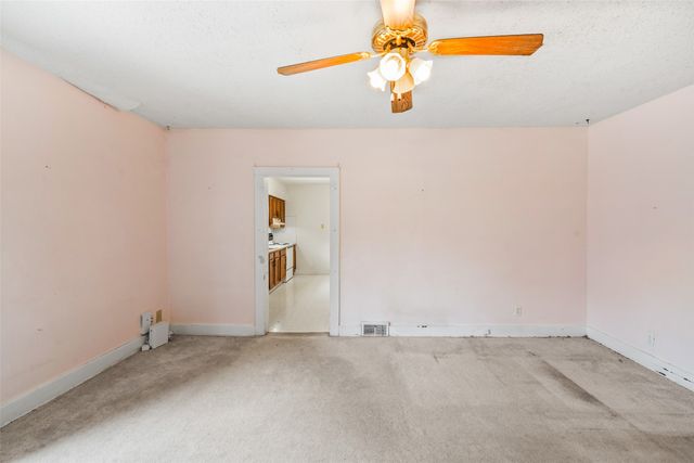 2420 E 37th Court, Des Moines, IA 50317