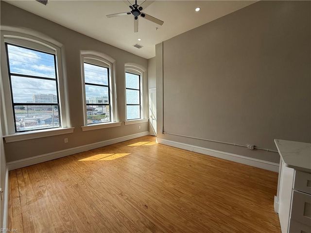 332 34th St Apt 211, Newport News, VA 23607