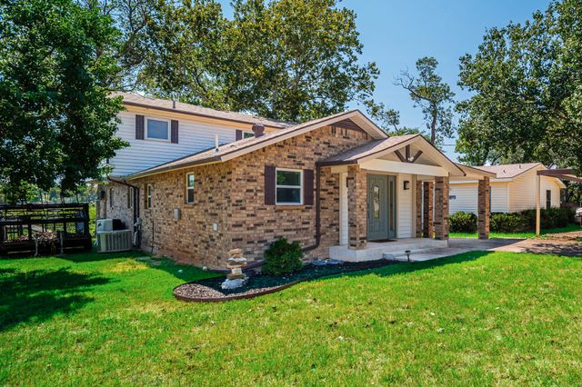 6837 Briar Road, Azle, TX 76020