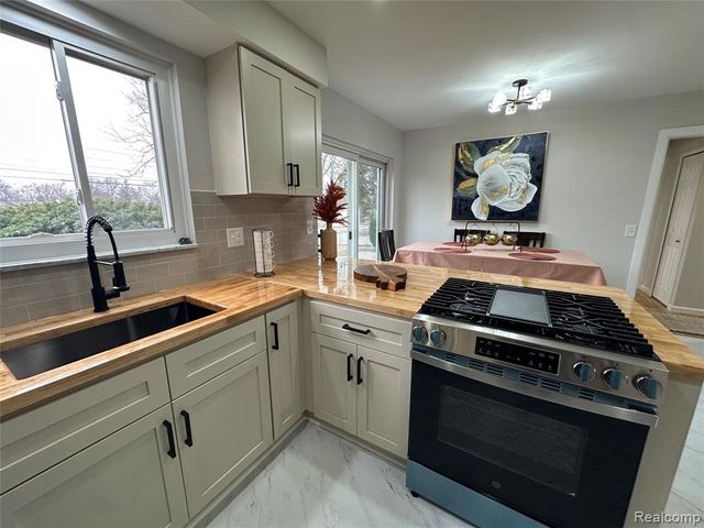 2509 Edwin Drive, Warren, MI 48092