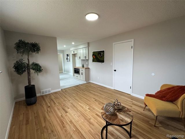 2509 Edwin Drive, Warren, MI 48092