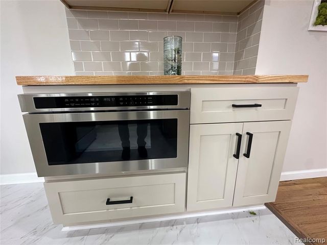 2509 Edwin Drive, Warren, MI 48092