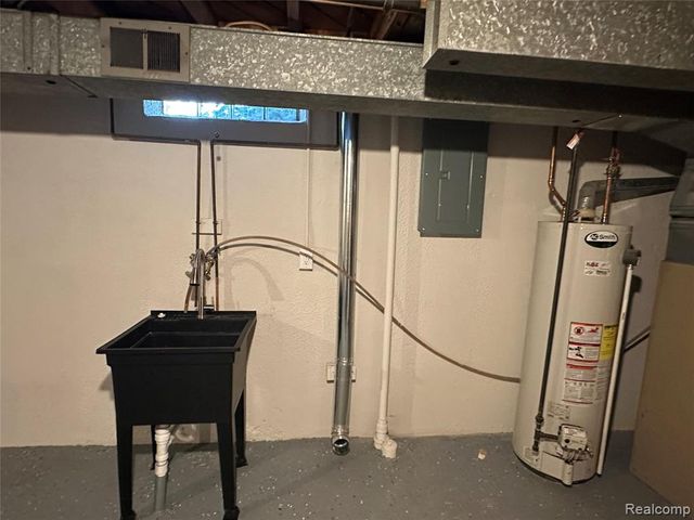 2509 Edwin Drive, Warren, MI 48092