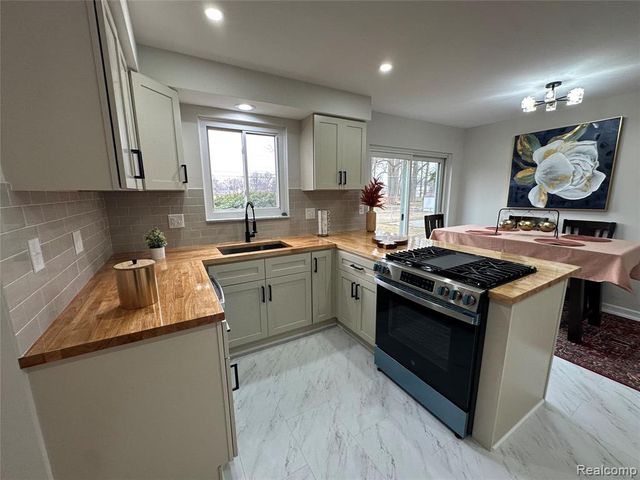 2509 Edwin Drive, Warren, MI 48092