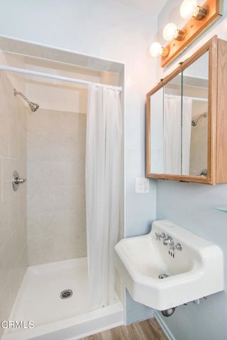 6425 Columbus Avenue, Van Nuys, CA 91411