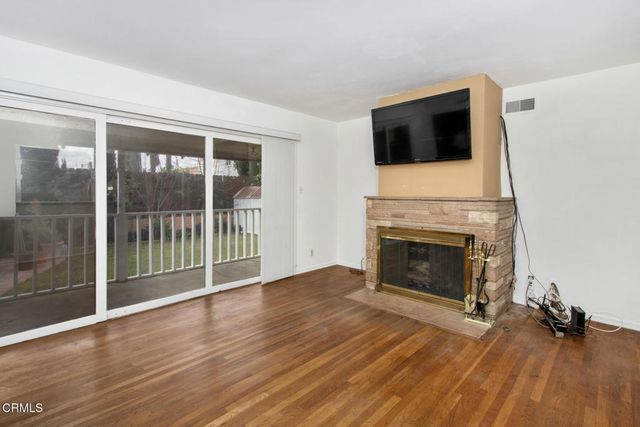 6425 Columbus Avenue, Van Nuys, CA 91411