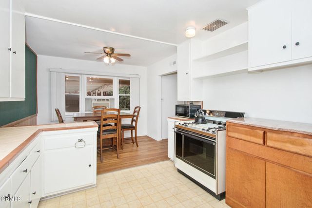 6425 Columbus Avenue, Van Nuys, CA 91411