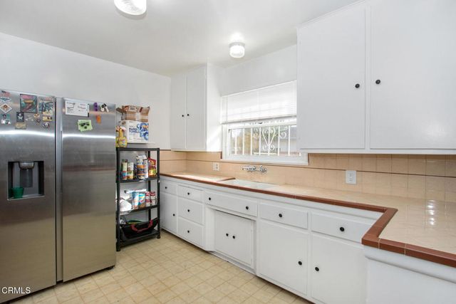 6425 Columbus Avenue, Van Nuys, CA 91411