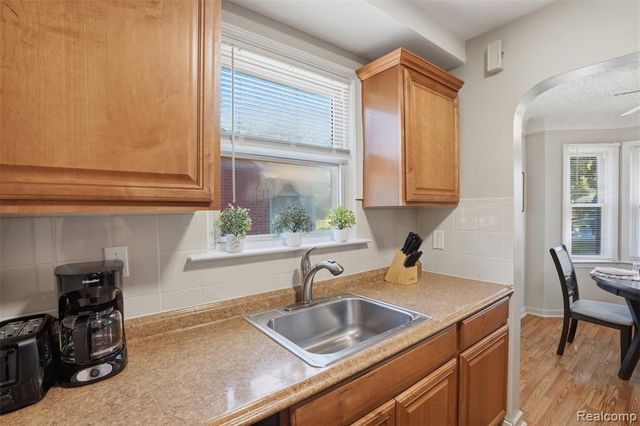 2204 N Franklin Street, Dearborn, MI 48128