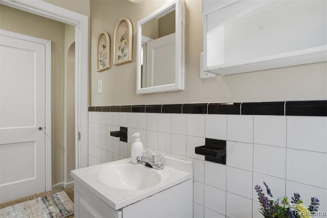 2204 N Franklin Street, Dearborn, MI 48128