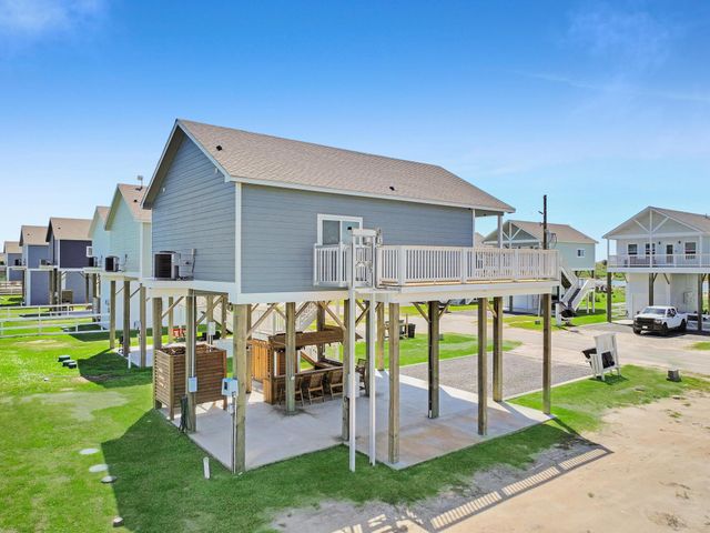 1094 Shady Lane, Gilchrist, TX 77617