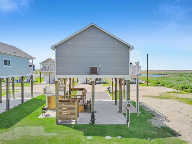 1094 Shady Lane, Gilchrist, TX 77617