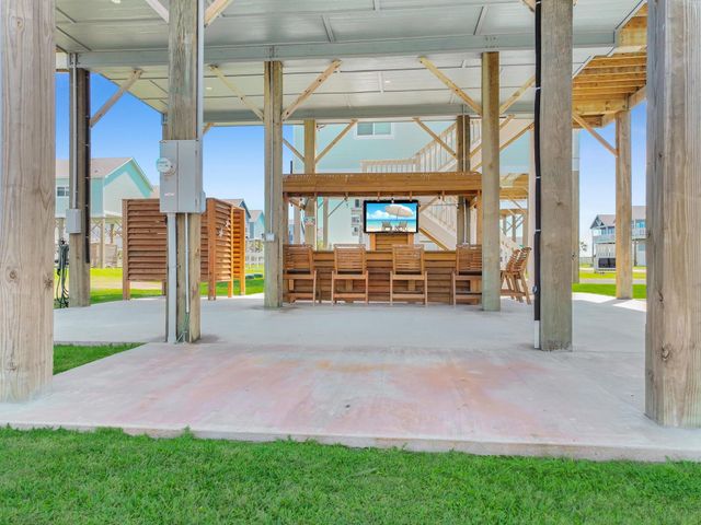 1094 Shady Lane, Gilchrist, TX 77617