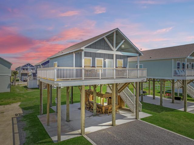 1094 Shady Lane, Gilchrist, TX 77617
