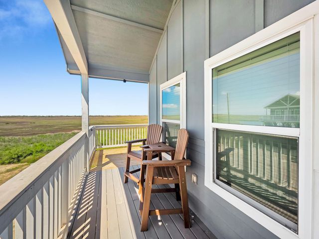 1094 Shady Lane, Gilchrist, TX 77617