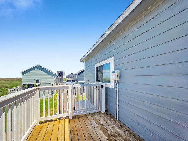1094 Shady Lane, Gilchrist, TX 77617