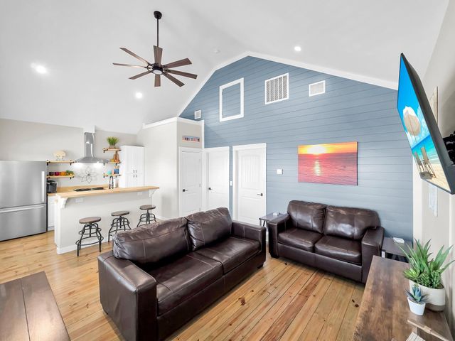 1094 Shady Lane, Gilchrist, TX 77617