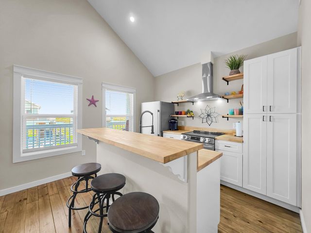 1094 Shady Lane, Gilchrist, TX 77617