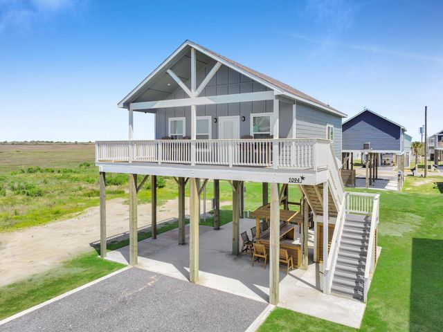 1094 Shady Lane, Gilchrist, TX 77617