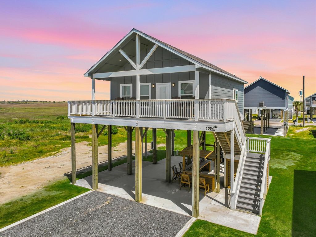 1094 Shady Lane, Gilchrist, TX 77617