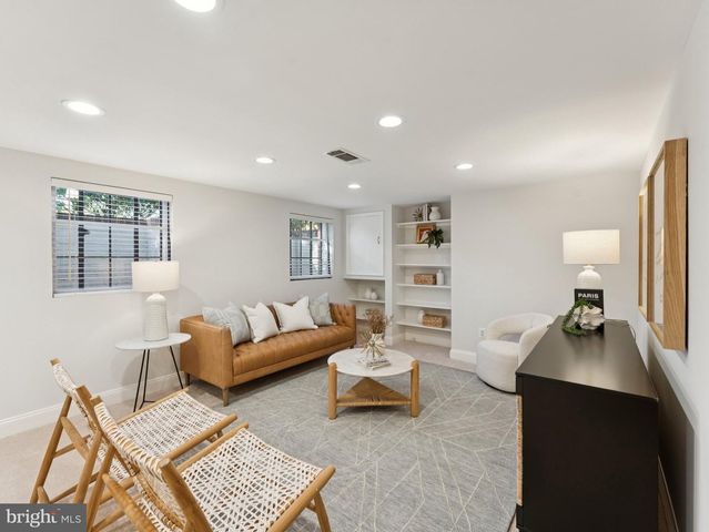 4821 45TH ST NW, Washington, DC 20016