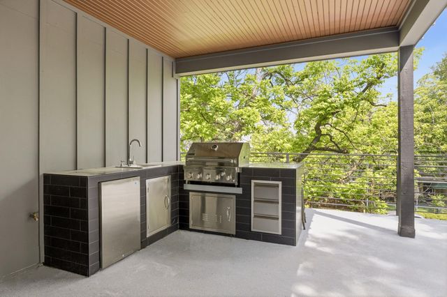 2300 Bluebonnet LN, Austin, TX 78704