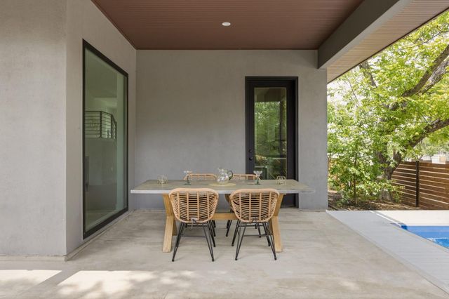 2300 Bluebonnet LN, Austin, TX 78704