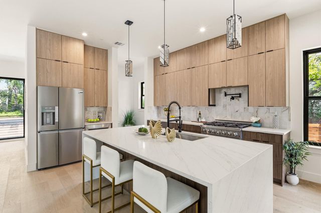 2300 Bluebonnet LN, Austin, TX 78704