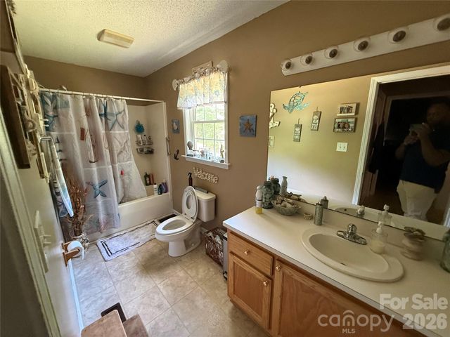 600 Blossom Hill Road, Lincolnton, NC 28092