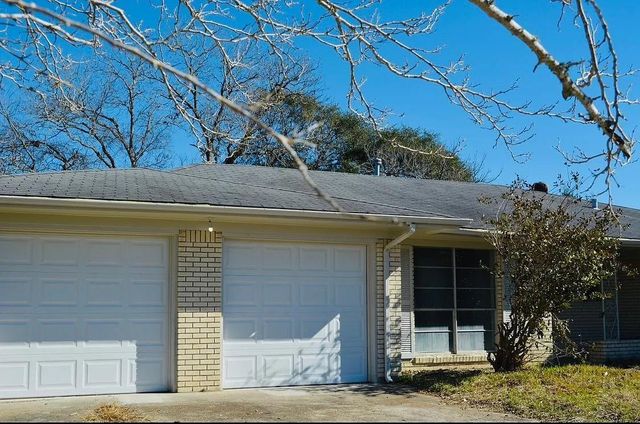7 Richards Courts, La Marque, TX 77568